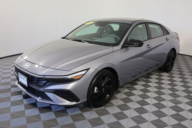 Used 2026 Silver Hyundai SEL Sport image 4