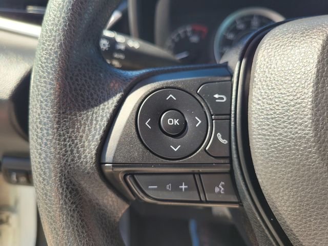 Used 2022 White Toyota LE image 28