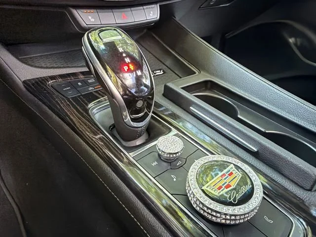 Used 2020 GARNET METALLIC Cadillac Luxury image 31