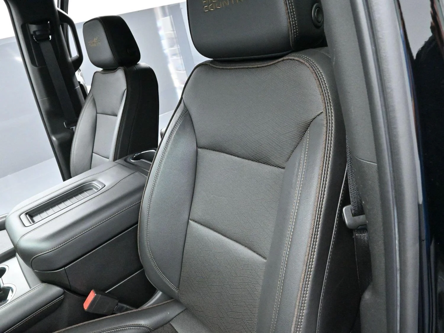 Used 2022 Black Chevrolet High Country image 19