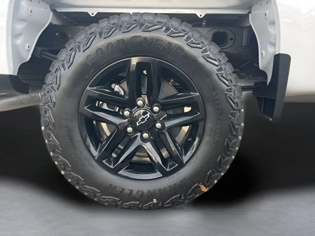 Used 2025 Summit White Chevrolet Custom Trail Boss image 36