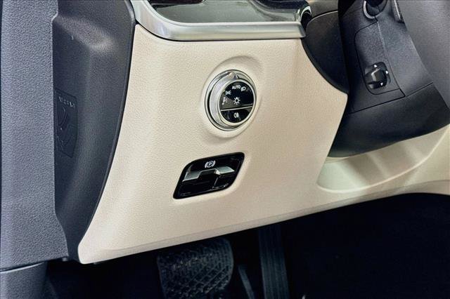 New 2026 Polar White Mercedes-Benz C 300 image 40