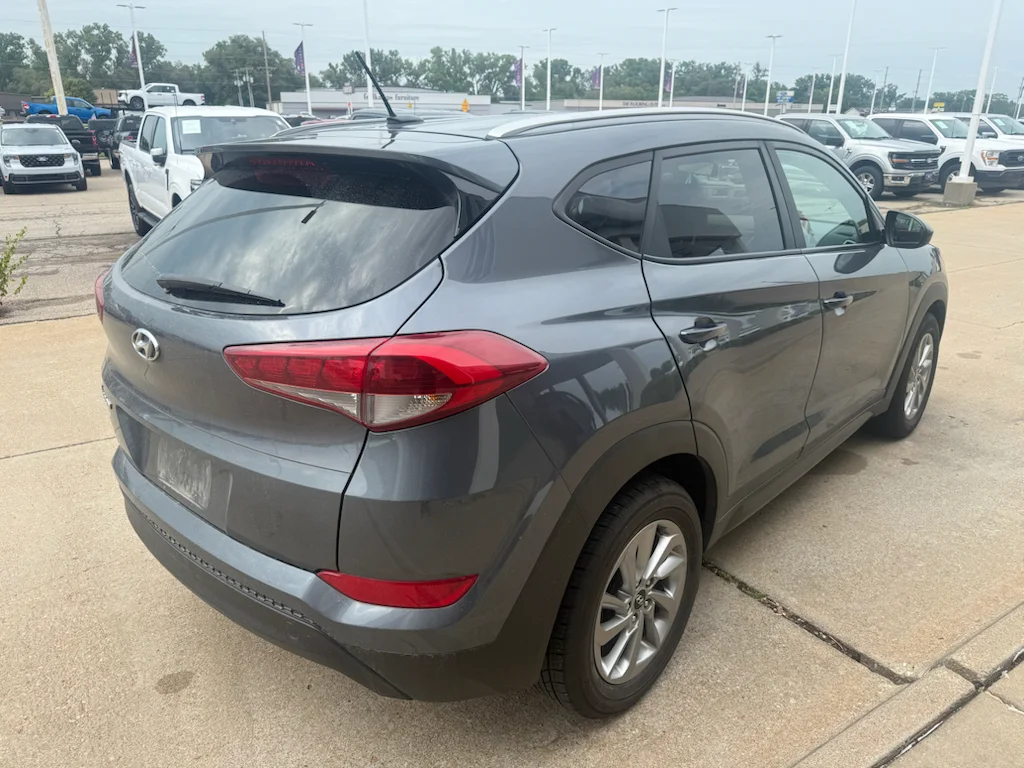 Used 2016 Coliseum Grey Hyundai SE image 9