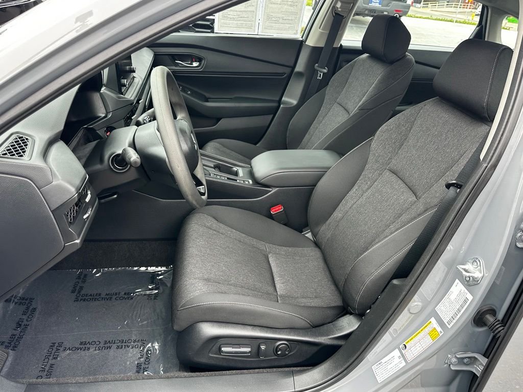 Used 2025 Gray Honda SE image 23