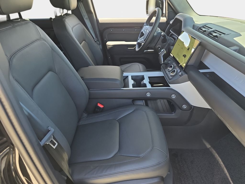 New 2026 Santorini Black Land Rover X-Dynamic SE image 10