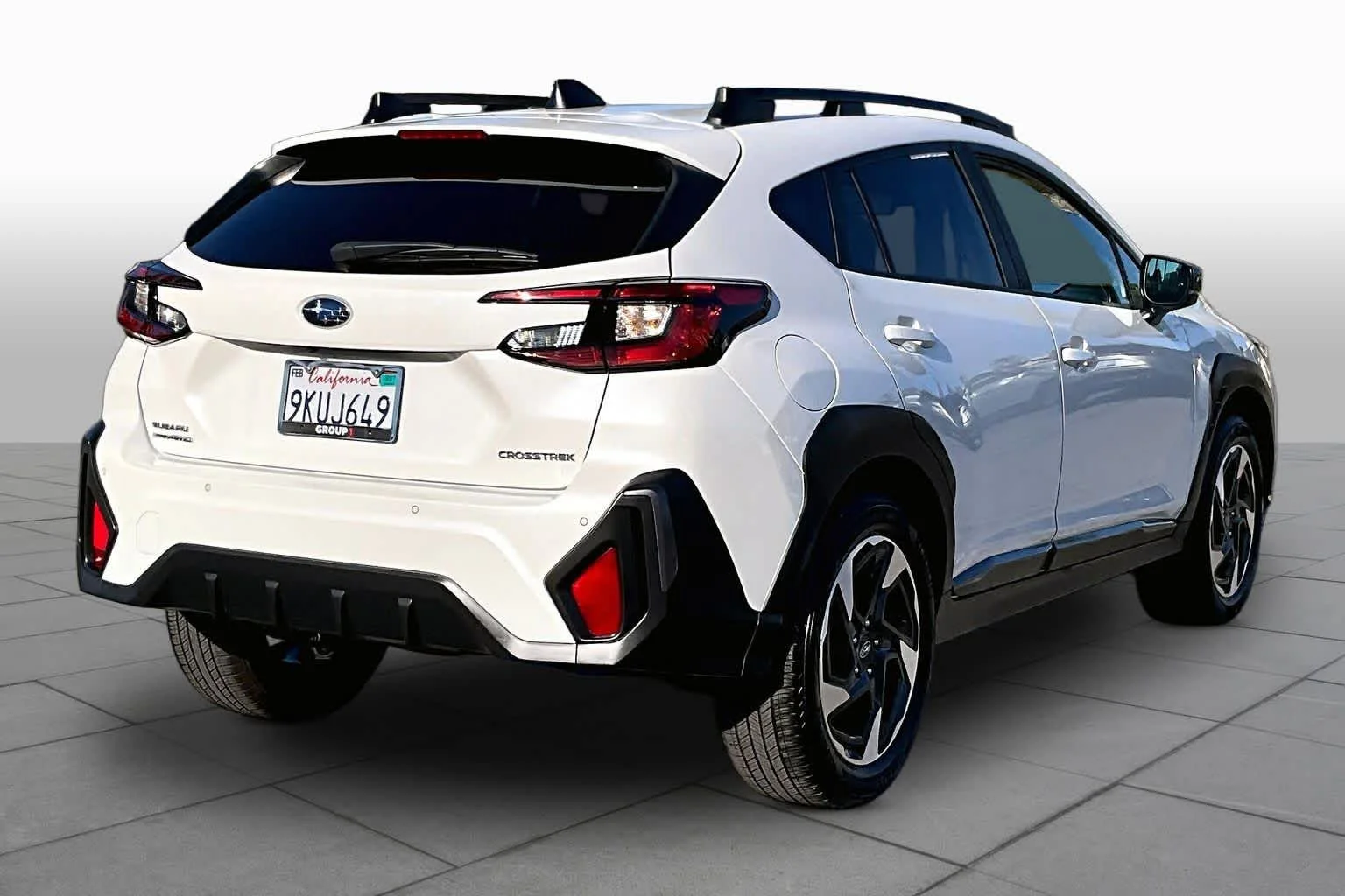 Used 2024 Crystal White Pearl Subaru Limited image 12