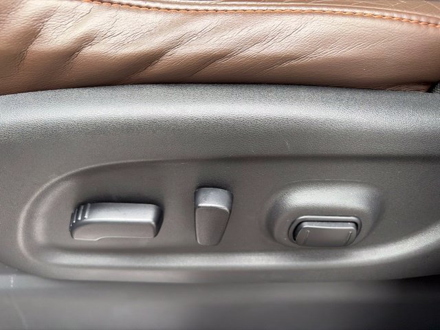 Used 2016 Red Nissan Platinum Reserve image 29