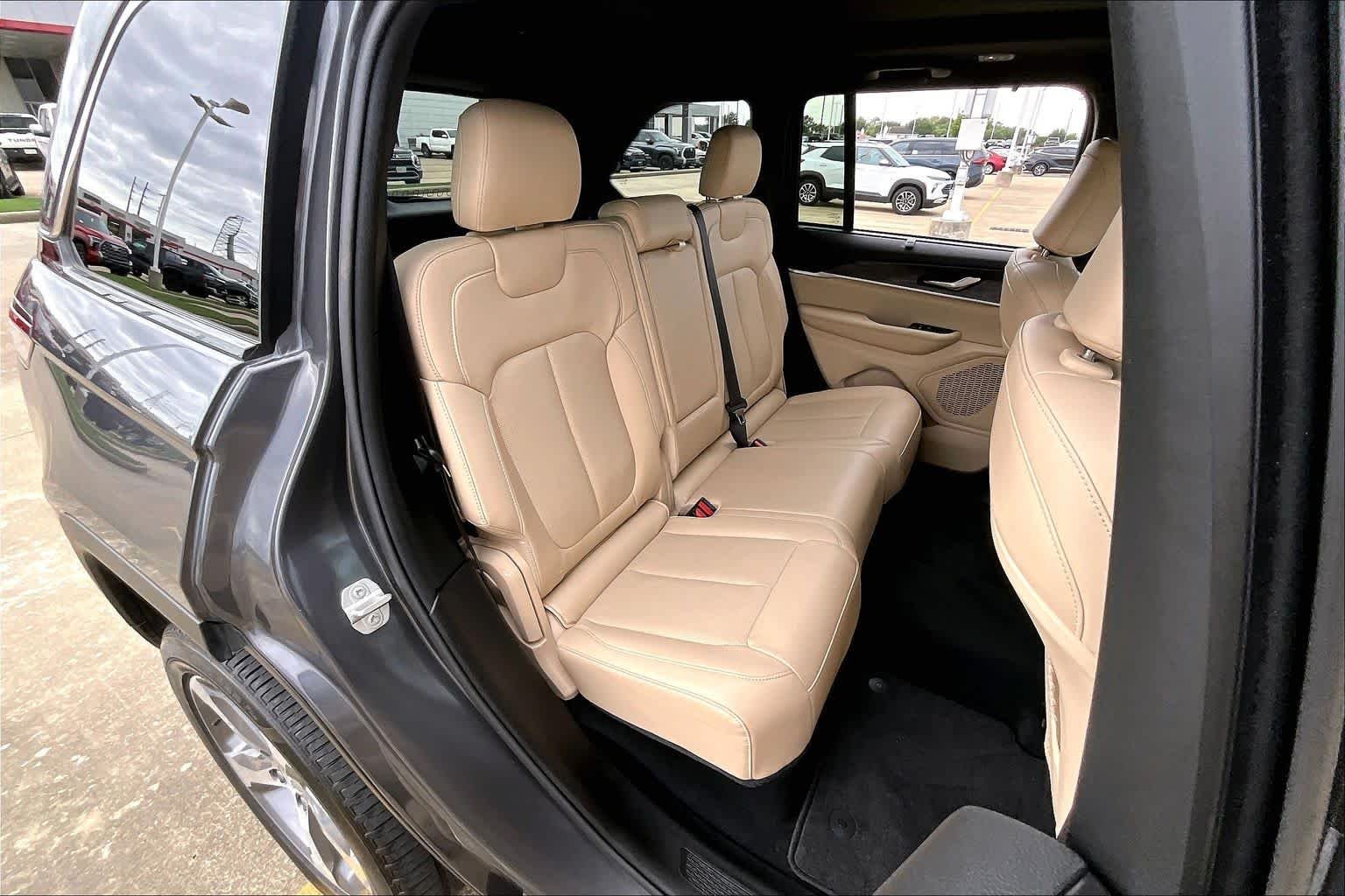 Used 2024 Baltic Gray Metallic Clearcoat Jeep Limited image 27