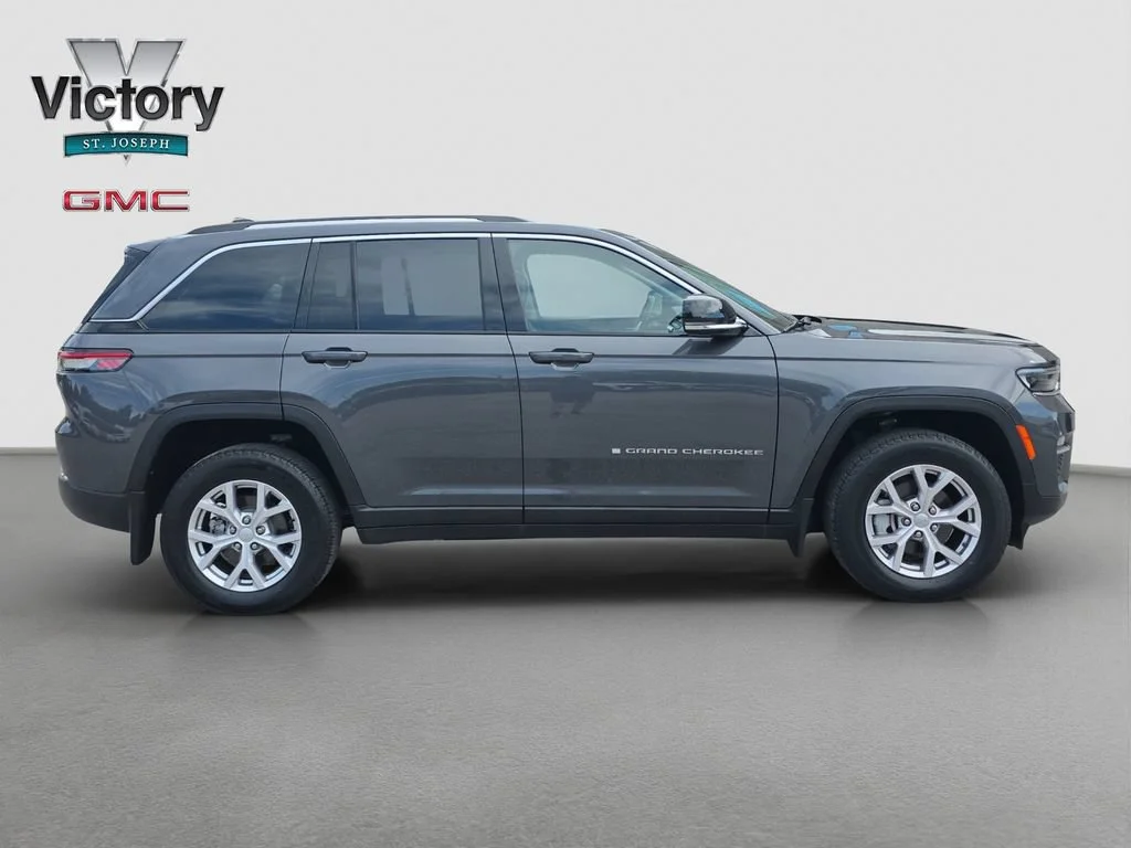 Used 2022 Gray Jeep Limited 4x4 image 20