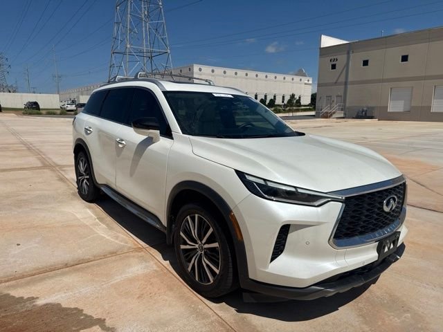 Used 2023 White INFINITI Sensory image 3