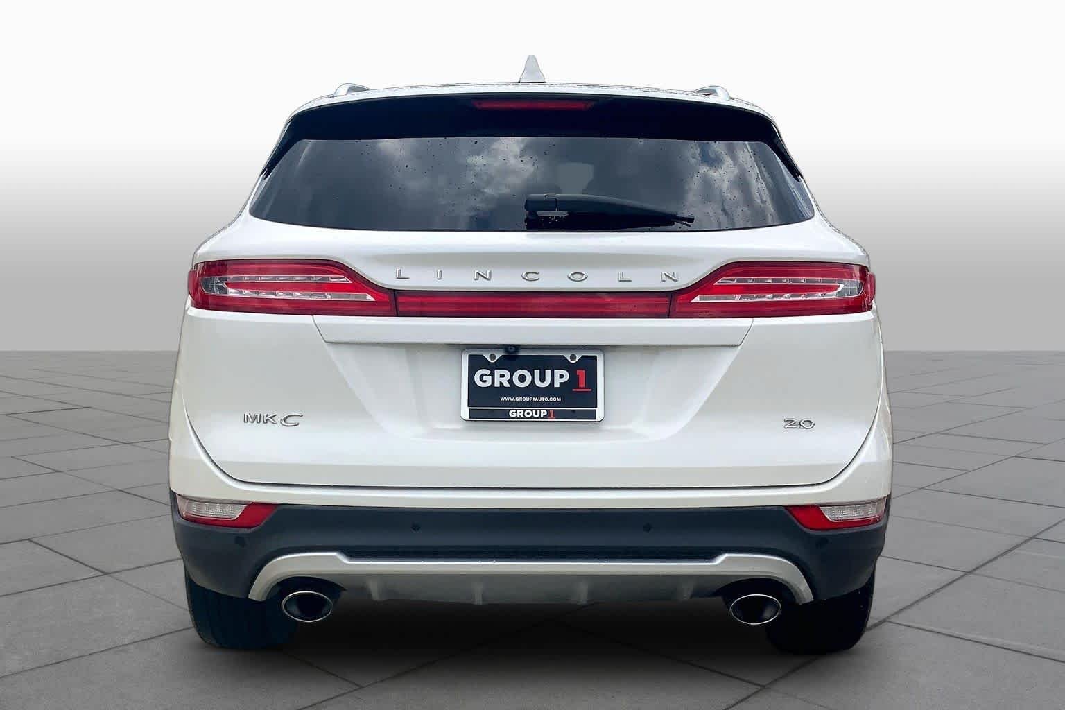 Used 2016 White Platinum Metallic Tri-Coat Lincoln Reserve image 5