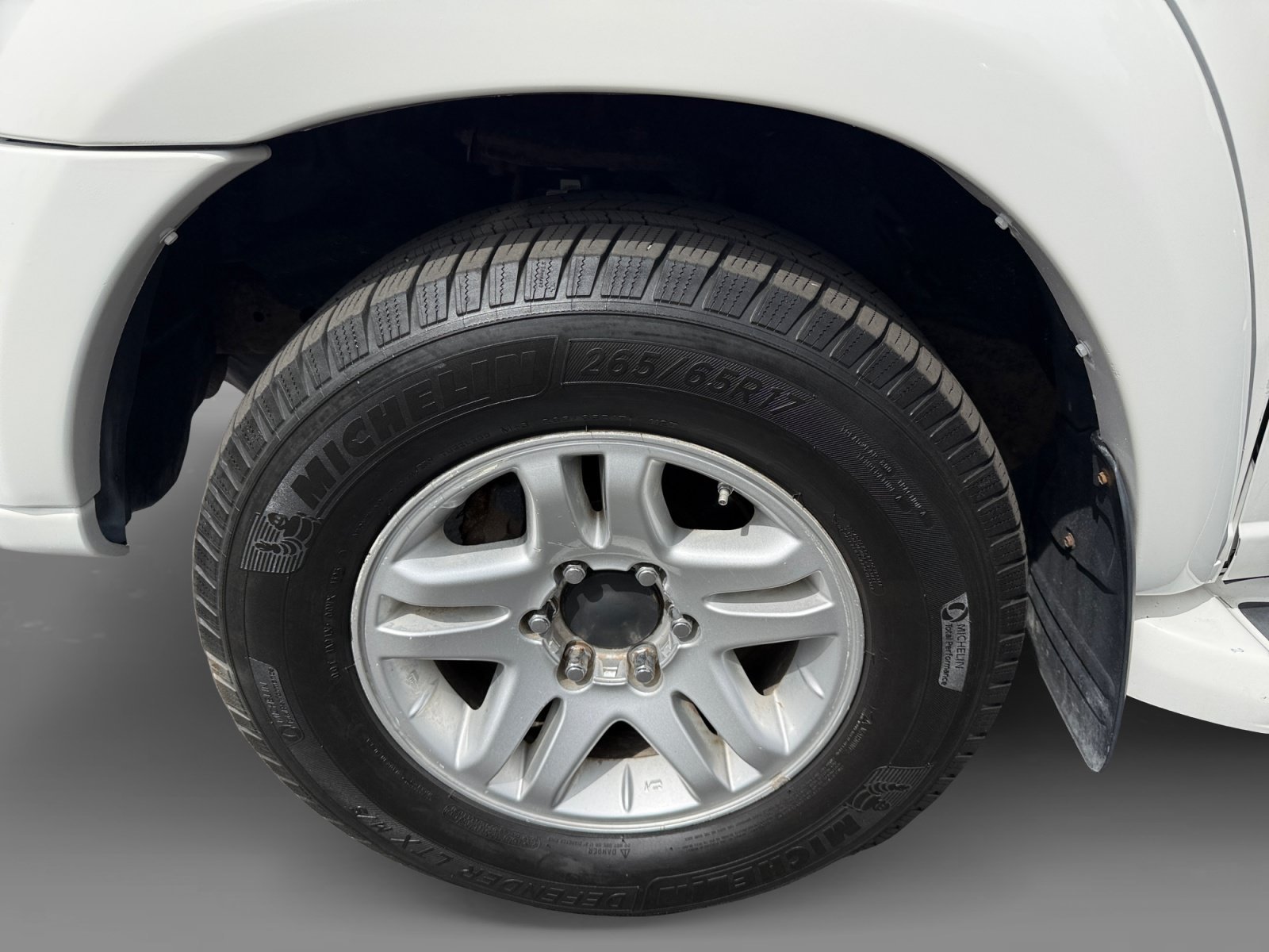 Used 2006 Natural White Toyota Limited image 9