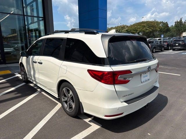Used 2018 White Diamond Pearl Honda Touring image 5