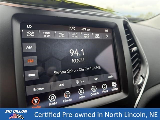 Used 2022 Diamond Black Crystal Pearlcoat Jeep Latitude Lux image 14