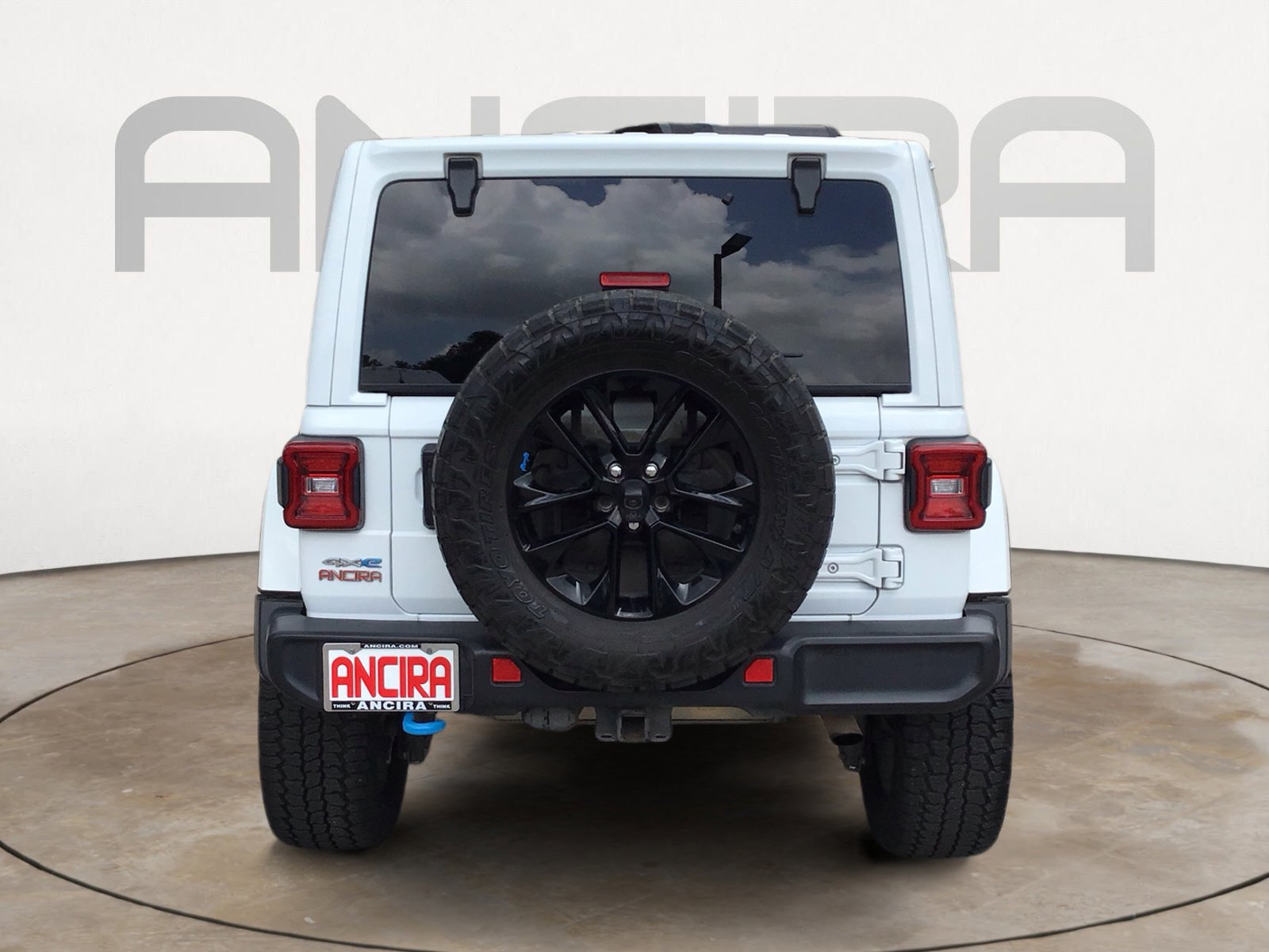 Used 2022 Bright White Clearcoat Jeep Unlimited Sahara image 9