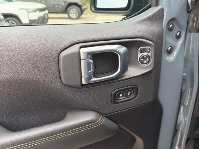 New 2026 Anvil Clear-Coat Exterior Paint Jeep Sahara image 17