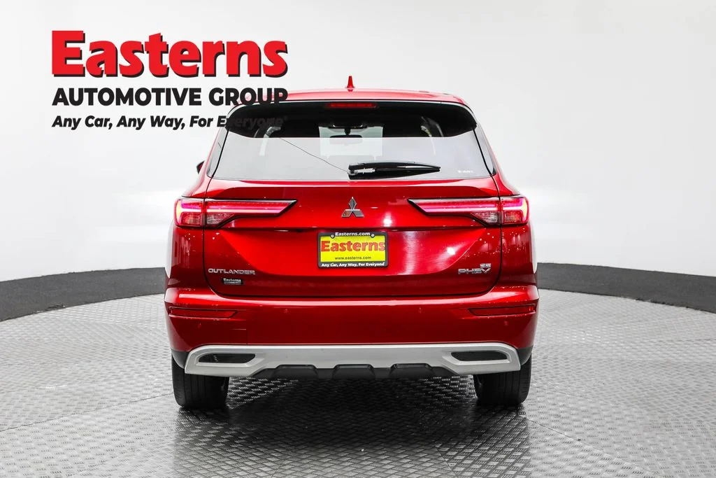 Used 2023 Red Mitsubishi SE image 6