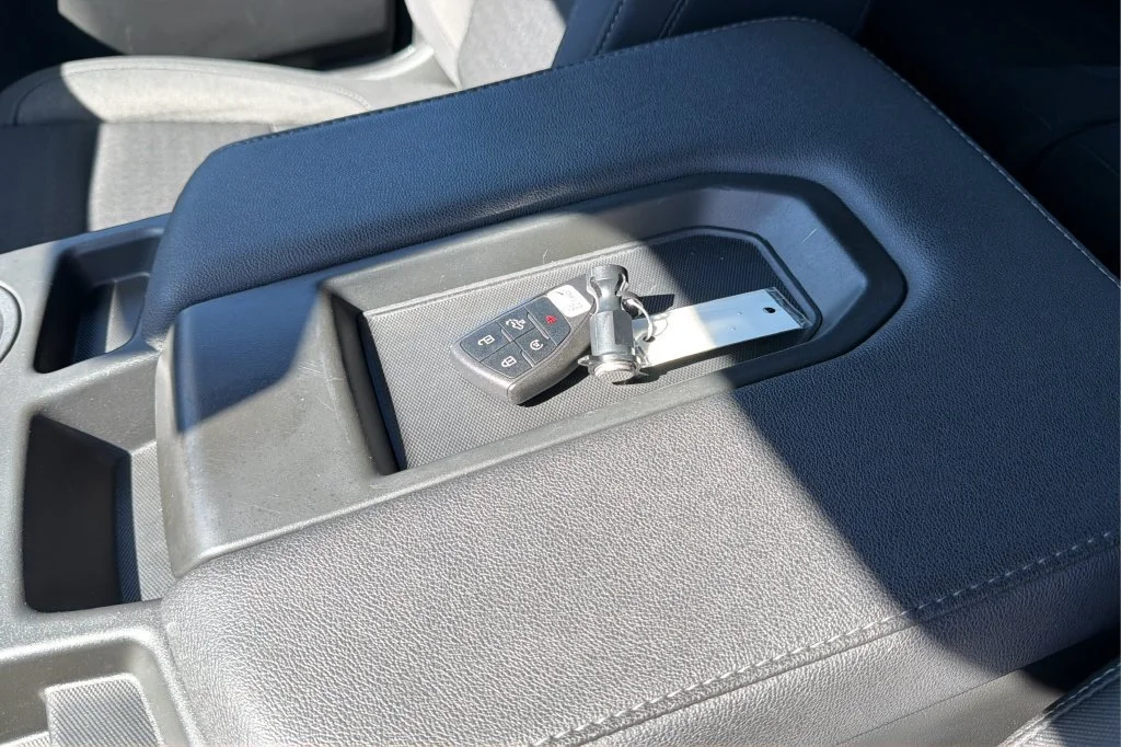 Used 2023 STERLING GRAY METALLIC Chevrolet Custom image 33