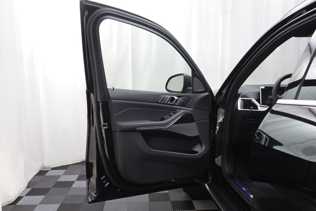 New 2026 Black Sapphire Metallic BMW xDrive40i image 5