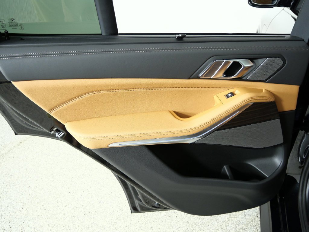 New 2026 Black Sapphire Metallic BMW xDrive50e image 31