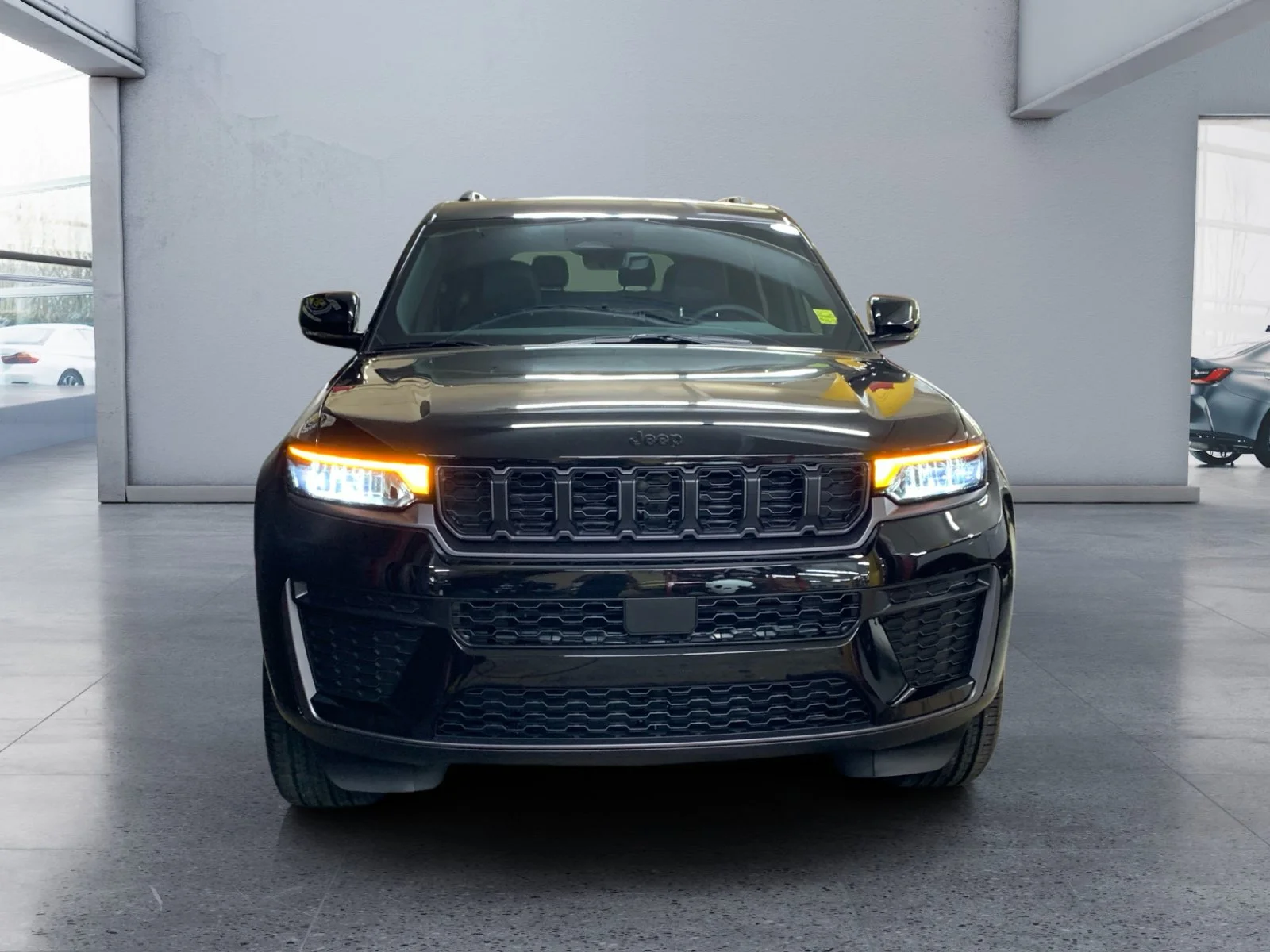 New 2026 Diamond Black Crystal Pearl Jeep Altitude image 8