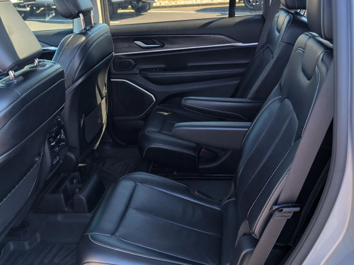 Used 2021 Silver Zynith Jeep Limited image 25