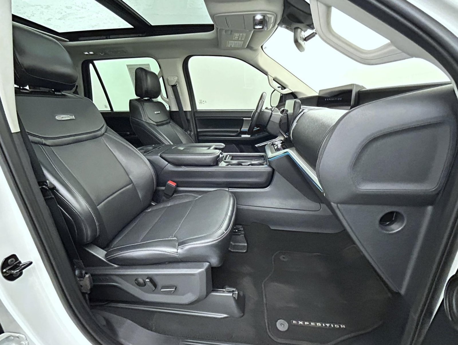 Used 2025 White Ford Platinum image 17