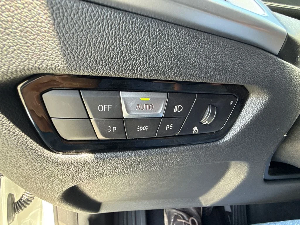 New 2026 White BMW eDrive40 image 27