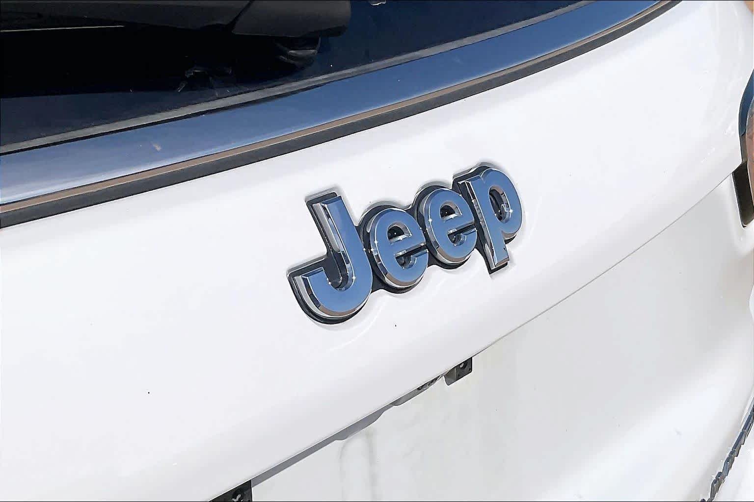 Used 2025 Bright White Clearcoat Jeep Limited image 29