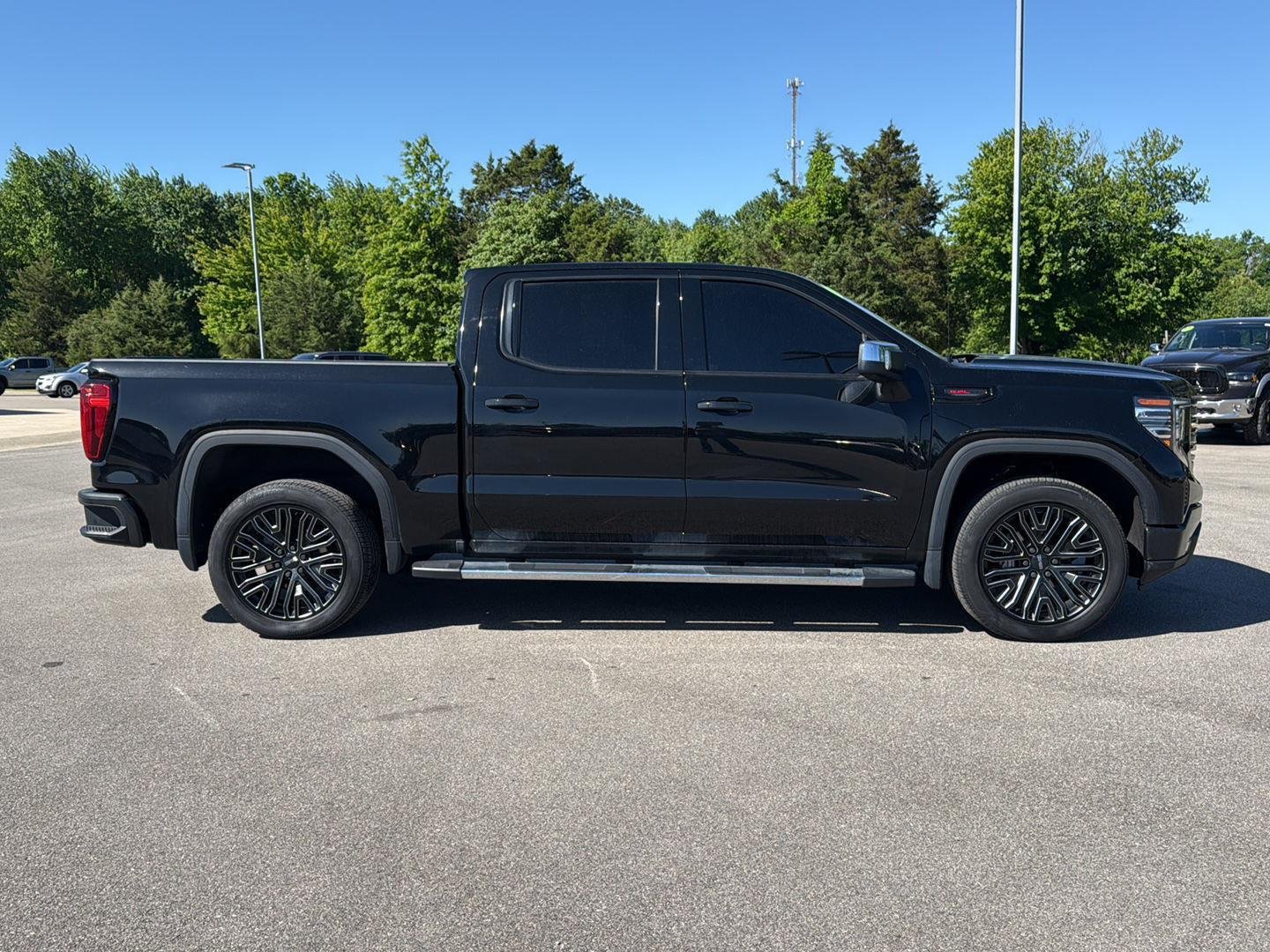 Used 2023 Onyx Black GMC SLT image 9