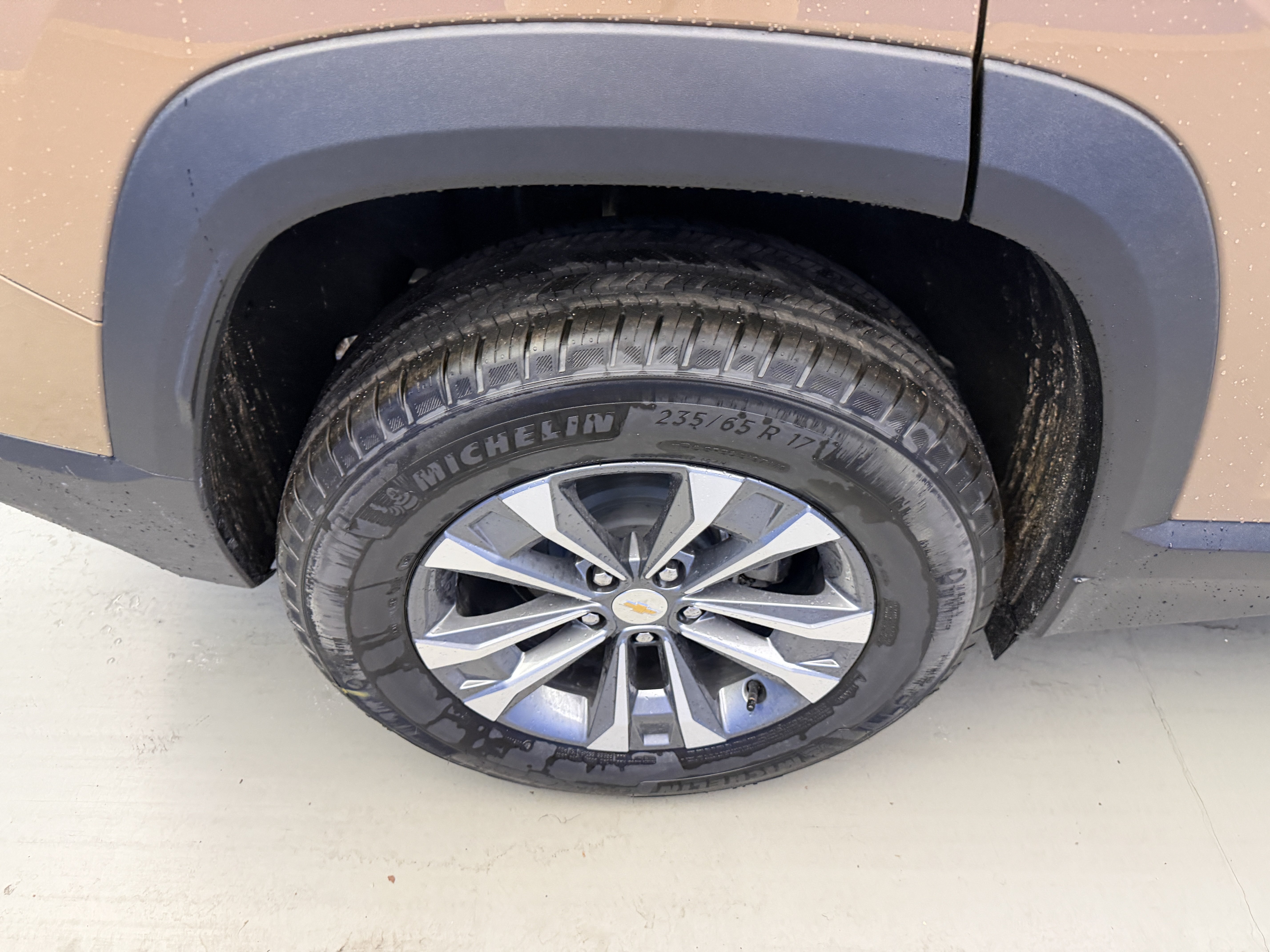 2027 Chevrolet Equinox LT - Photo 8