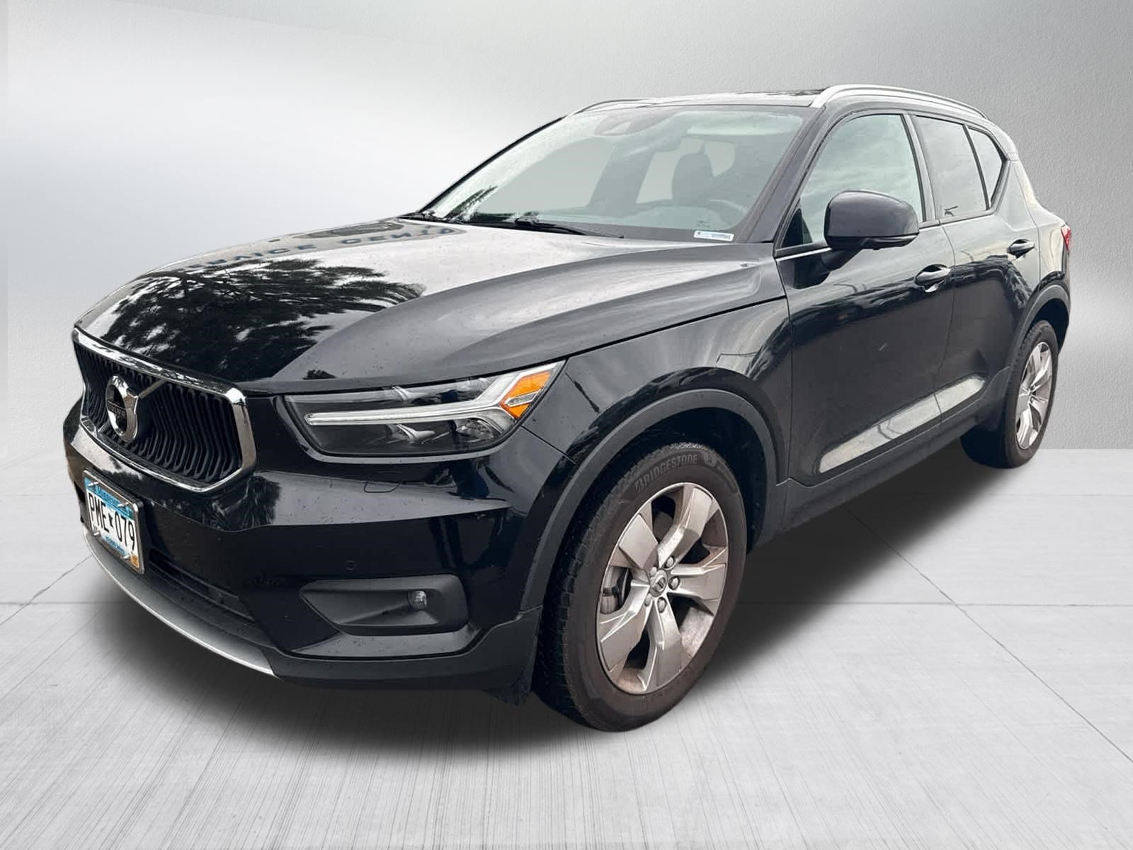 Used 2021 Volvo XC40 Momentum with VIN YV4162UK3M2602974 for sale in Brooklyn Center, MN
