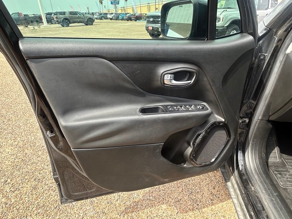 Used 2018 Black Jeep Latitude image 10
