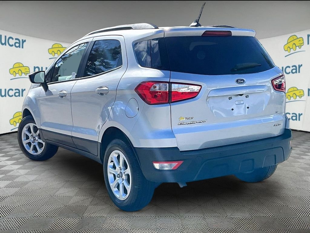 Used 2022 Silver Ford SE image 2
