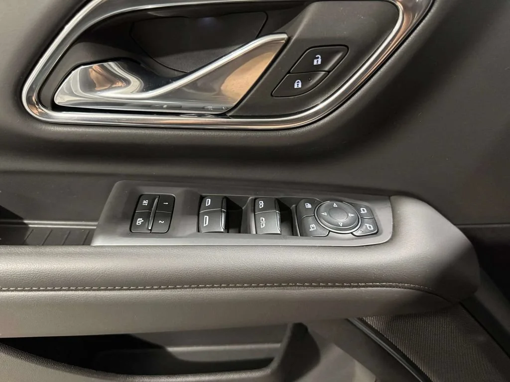 Used 2024 Summit White Chevrolet High Country image 19