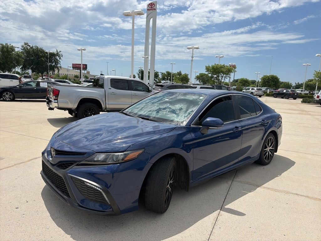 2023 Toyota Camry SE's photo