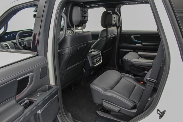 New 2026 Star White Metallic Tri-Coat Ford Platinum® image 21