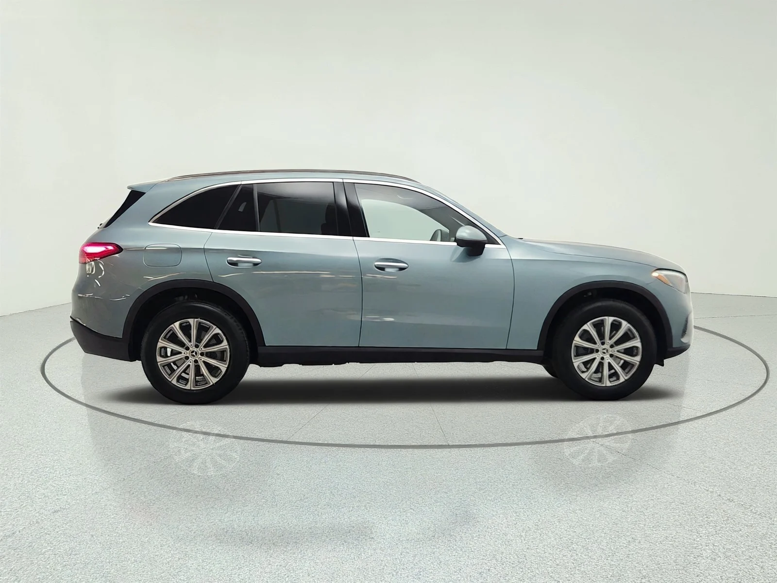 Used 2026 Verde Silver Metallic Mercedes-Benz GLC 300 SUV image 4