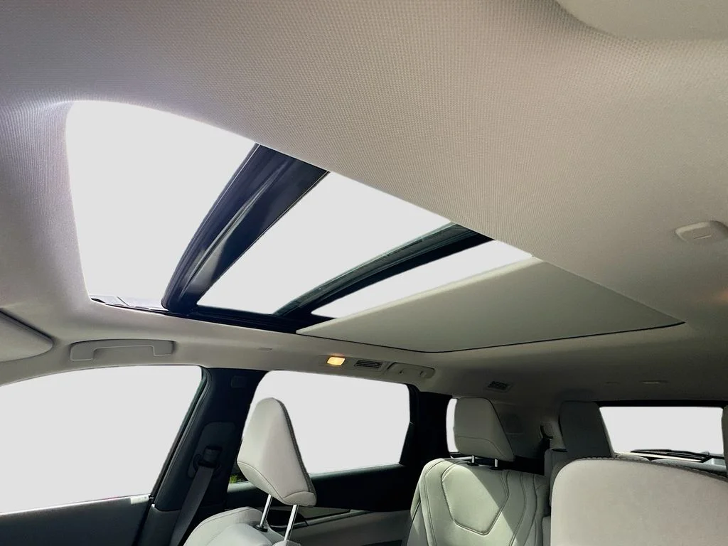 New 2027 RADIANT WHITE INFINITI Pure FWD image 22