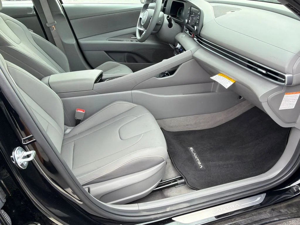 Used 2026 Black Hyundai Blue image 13