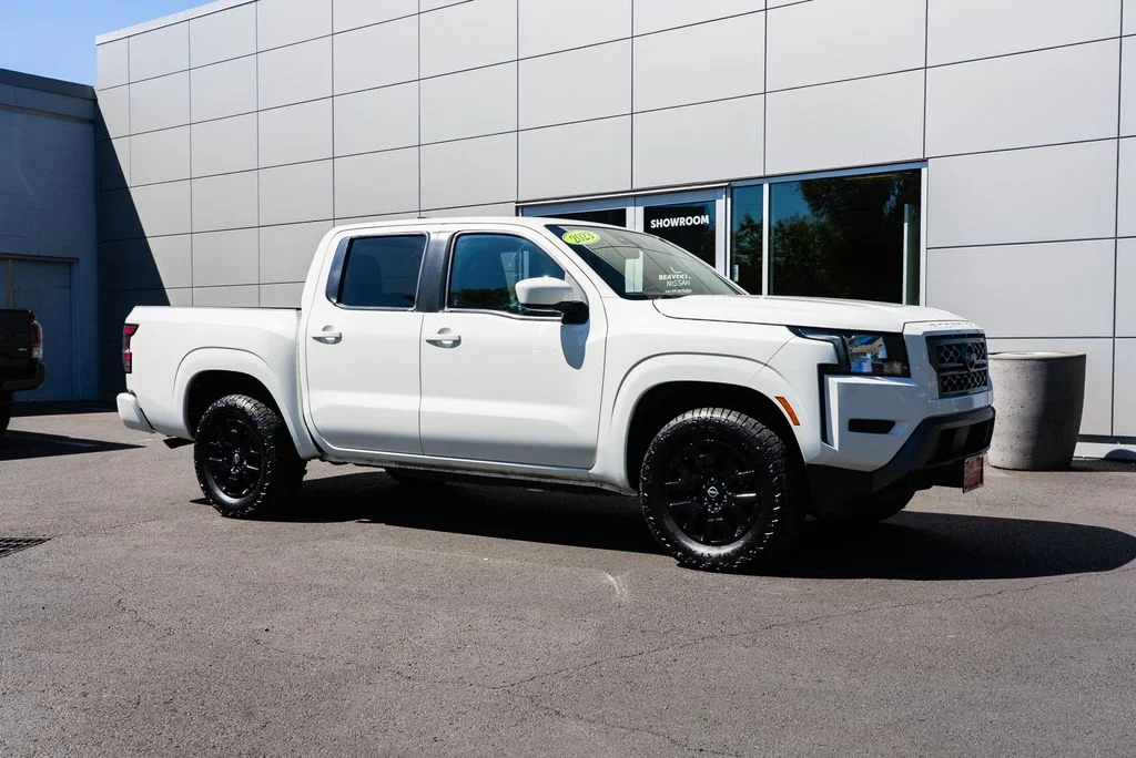 Used 2023 White Nissan SV image 31