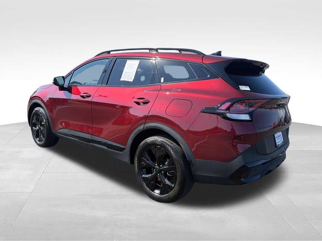Used 2025 Red Kia X-Line image 3