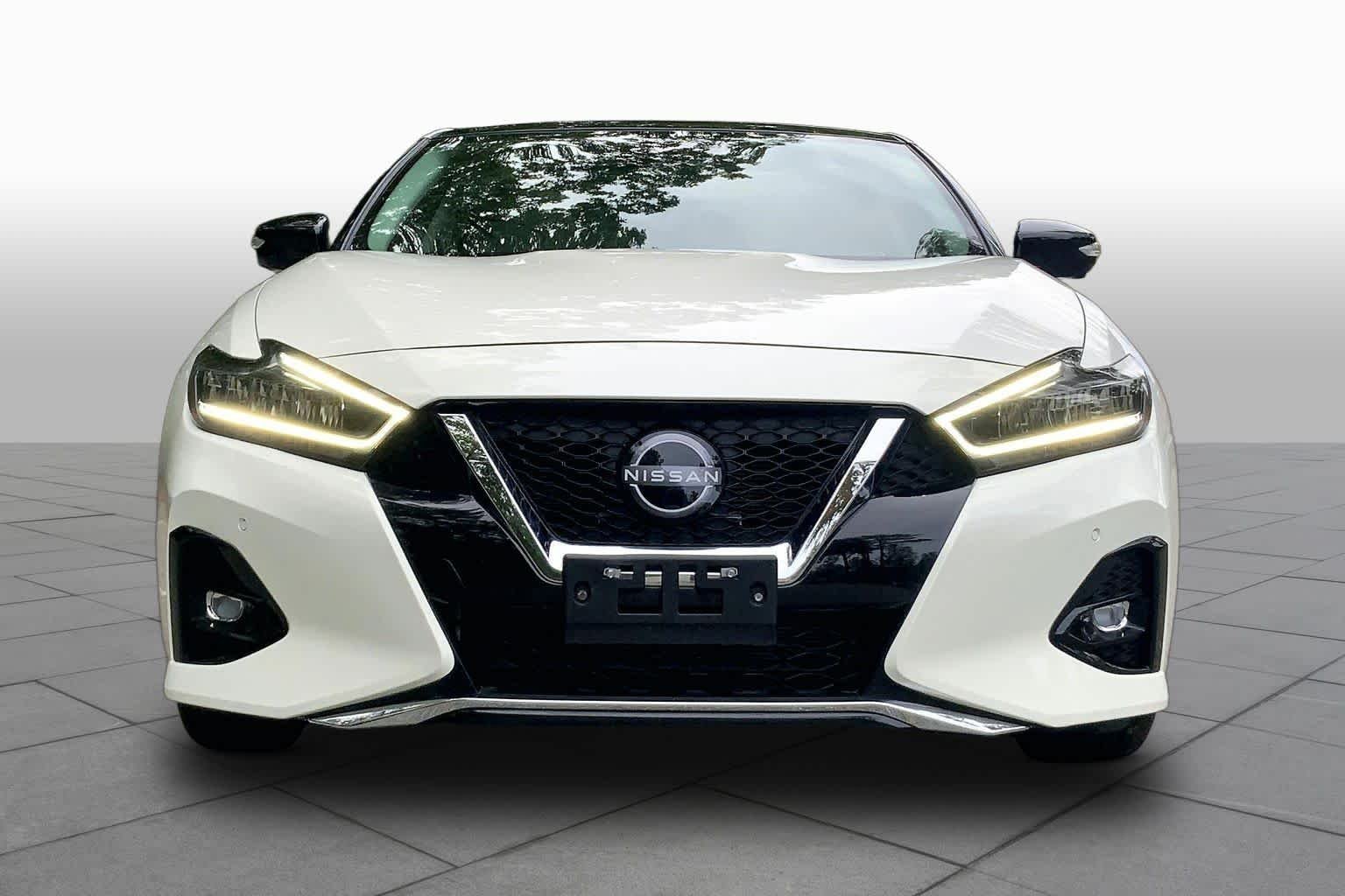 Used 2023 Pearl White Tricoat Nissan Platinum image 3