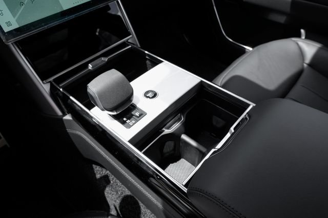 New 2026 Charente Grey Land Rover SE image 28