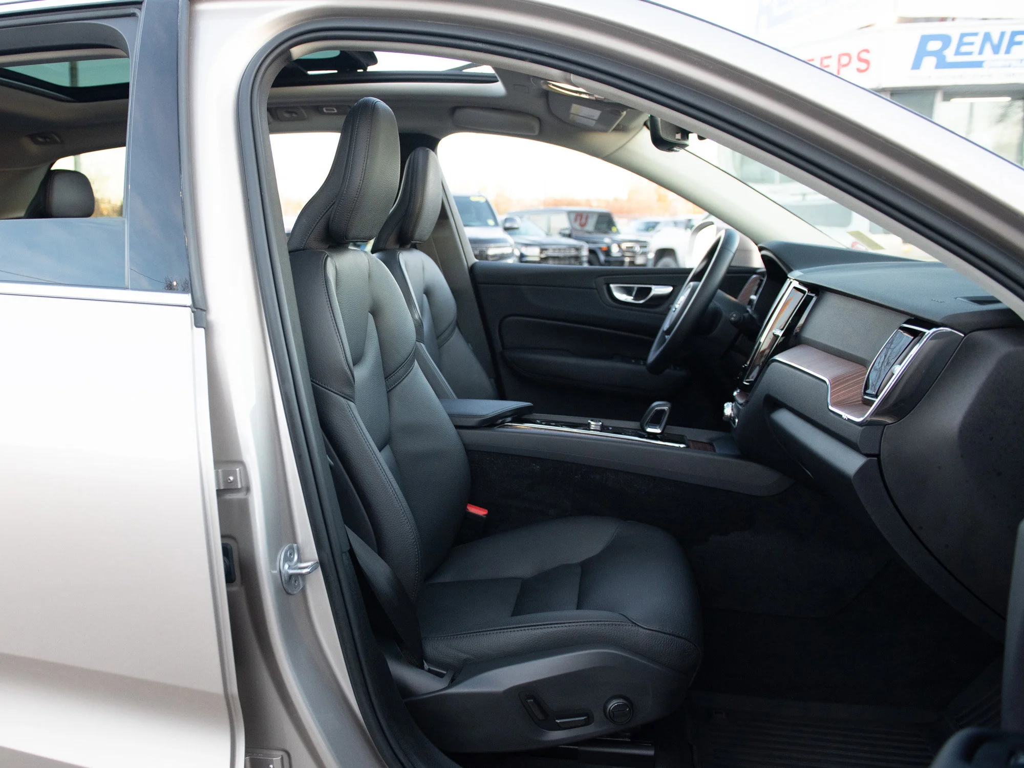 Certified Used 2023 Silver Volvo Plus Bright Theme * No Accidens | Heated Seats | Panoramic Roof | Apple CarPlay image 22