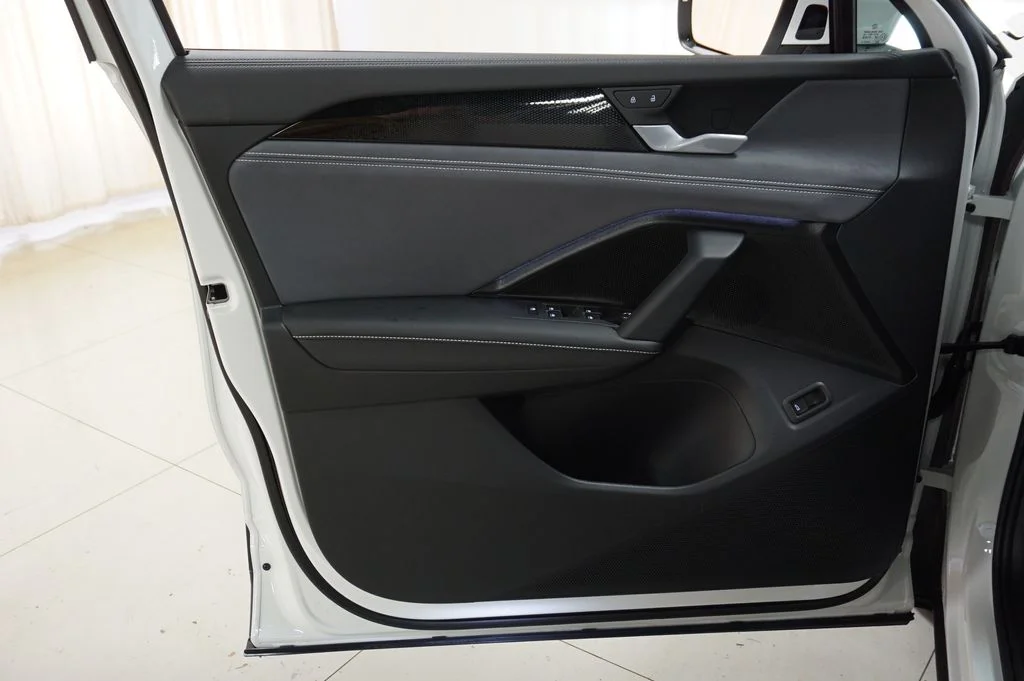 New 2026 Pure White Volkswagen 2.0T SE image 24