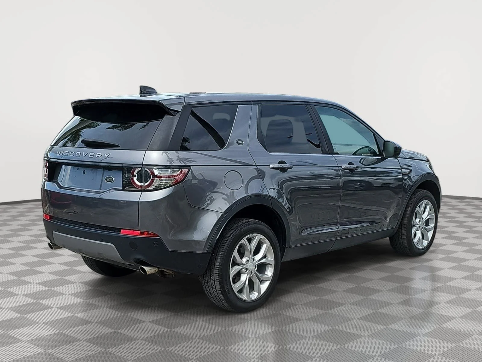 Used 2018 Gray Land Rover SE image 8
