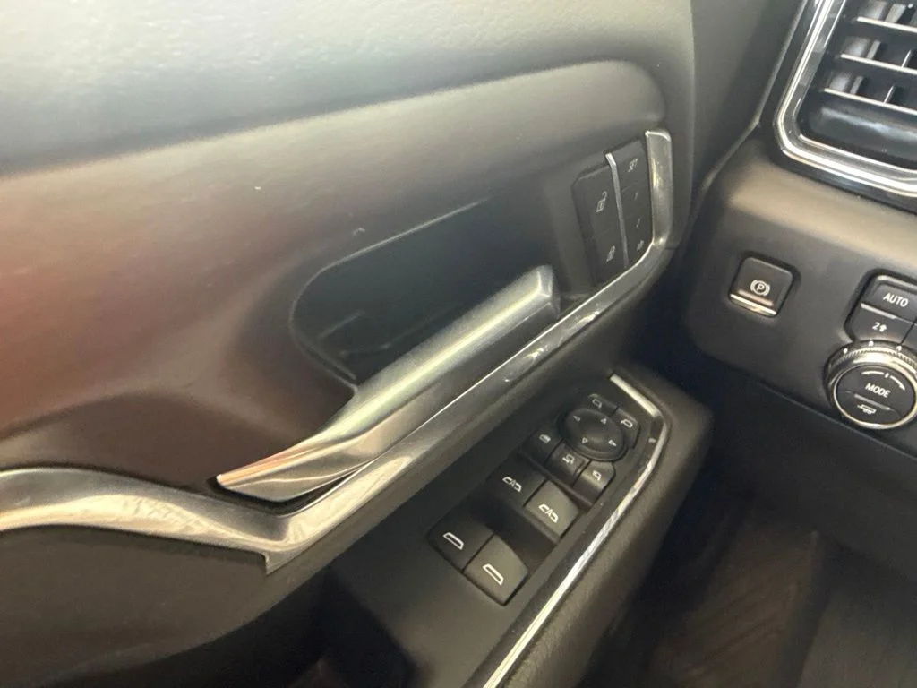 Used 2024 White GMC Denali image 12