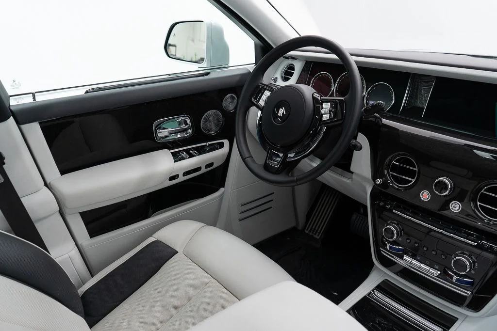 Certified Used 2023 Bespoke Crystal over Arctic White Rolls-Royce  image 35