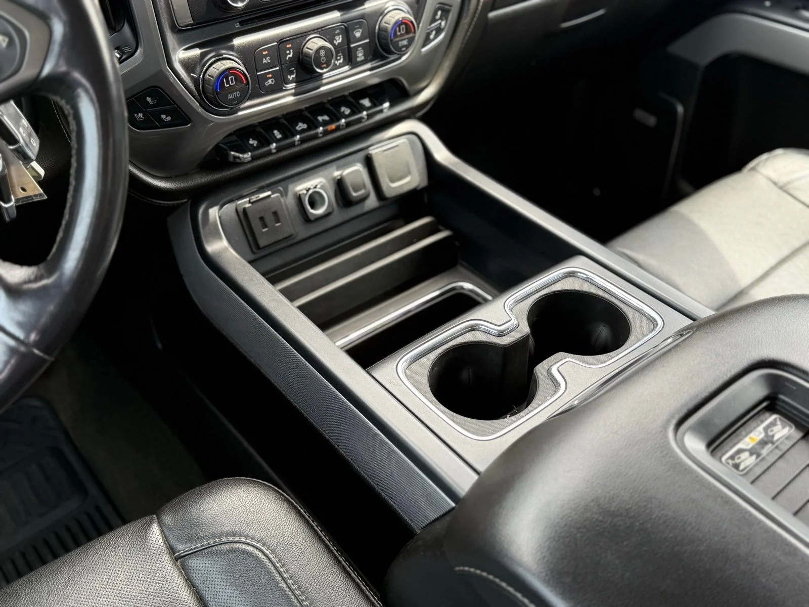 Used 2016 White Chevrolet LTZ image 21